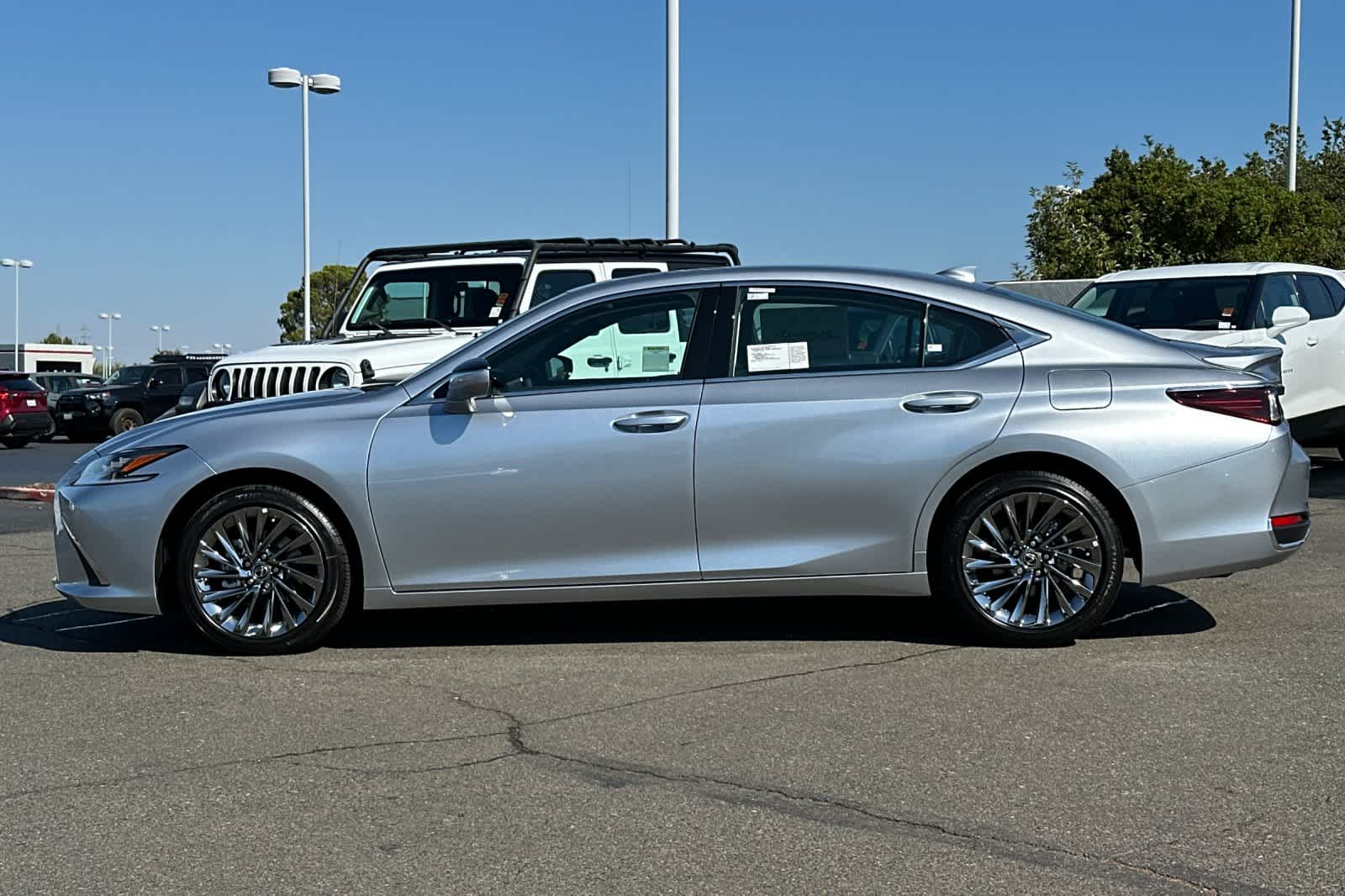 Thumbnail: 2025 Lexus ES - 9