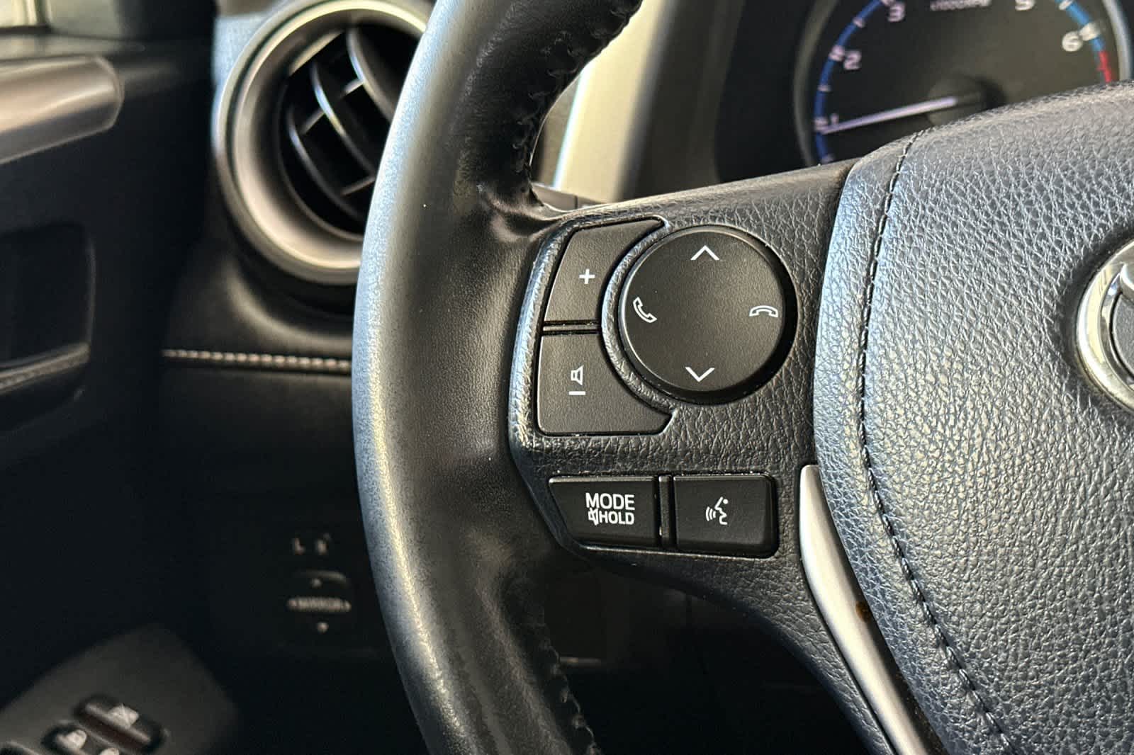 Thumbnail: 2018 Toyota RAV4 - 25