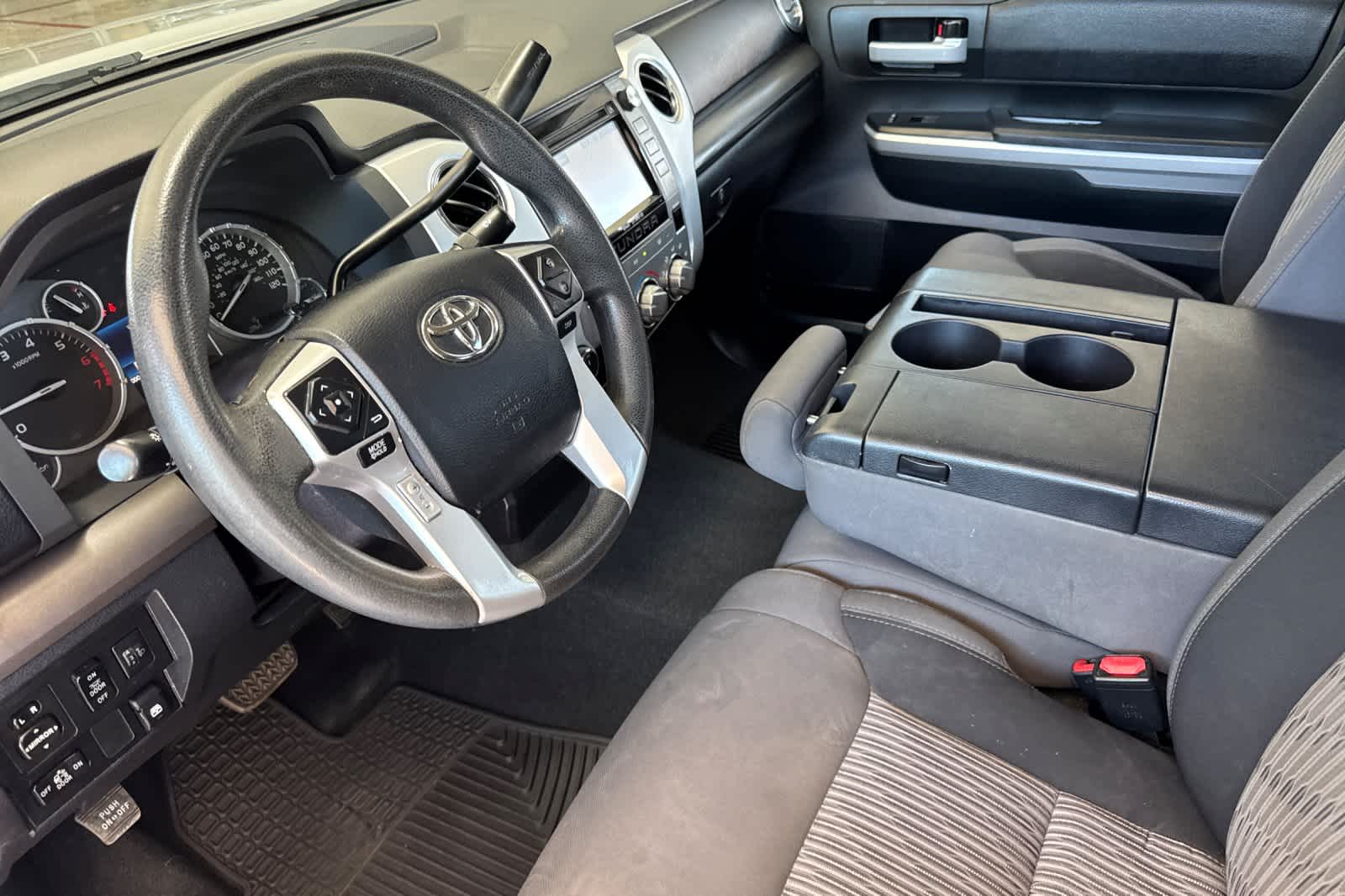 Thumbnail: 2016 Toyota Tundra - 11