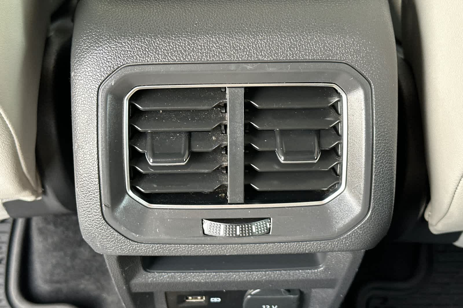 Thumbnail: 2018 Volkswagen Tiguan - 14