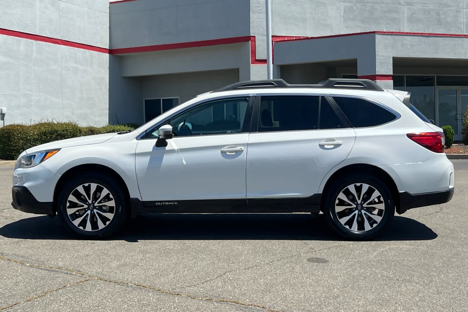 Thumbnail: 2017 Subaru Outback - 9