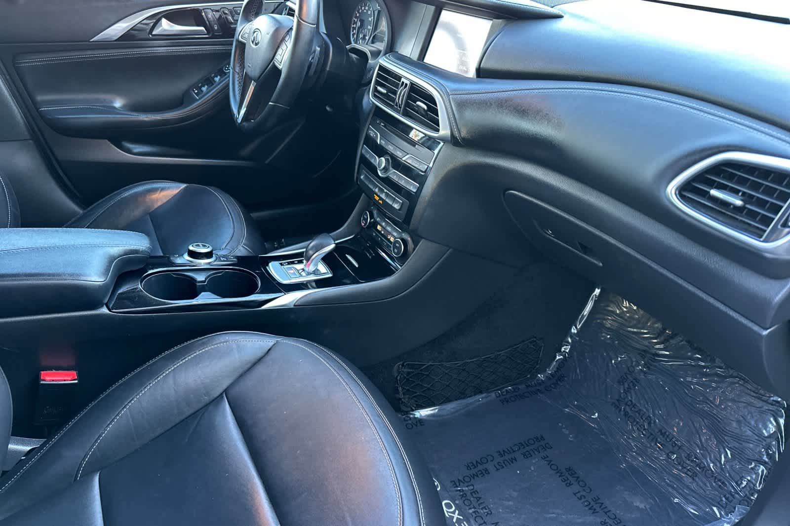 Thumbnail: 2018 INFINITI QX30 - 17