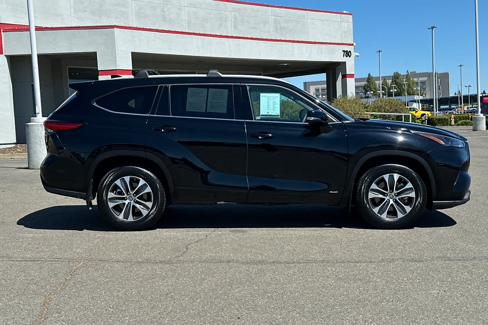 Thumbnail: 2022 Toyota Highlander - 5