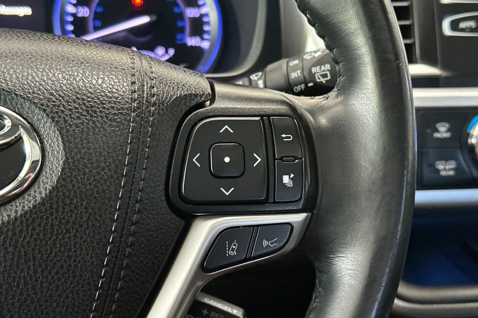 Thumbnail: 2019 Toyota Highlander - 29