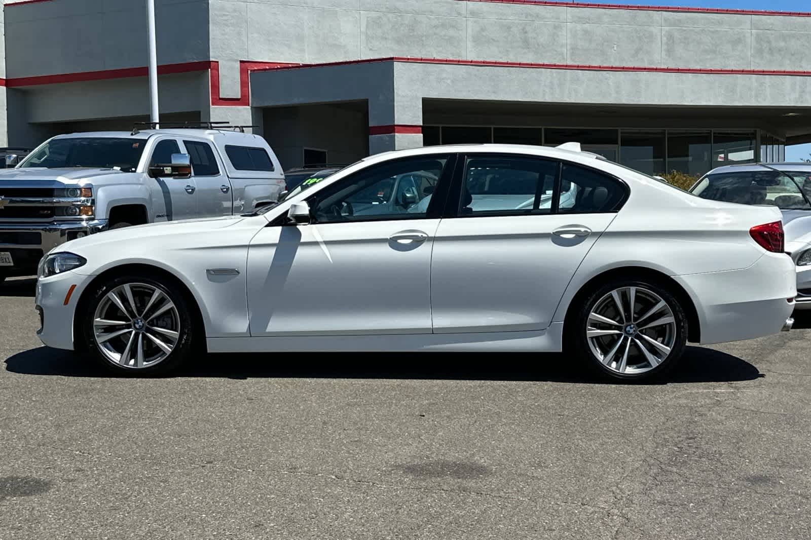 Thumbnail: 2016 BMW 5 Series - 9