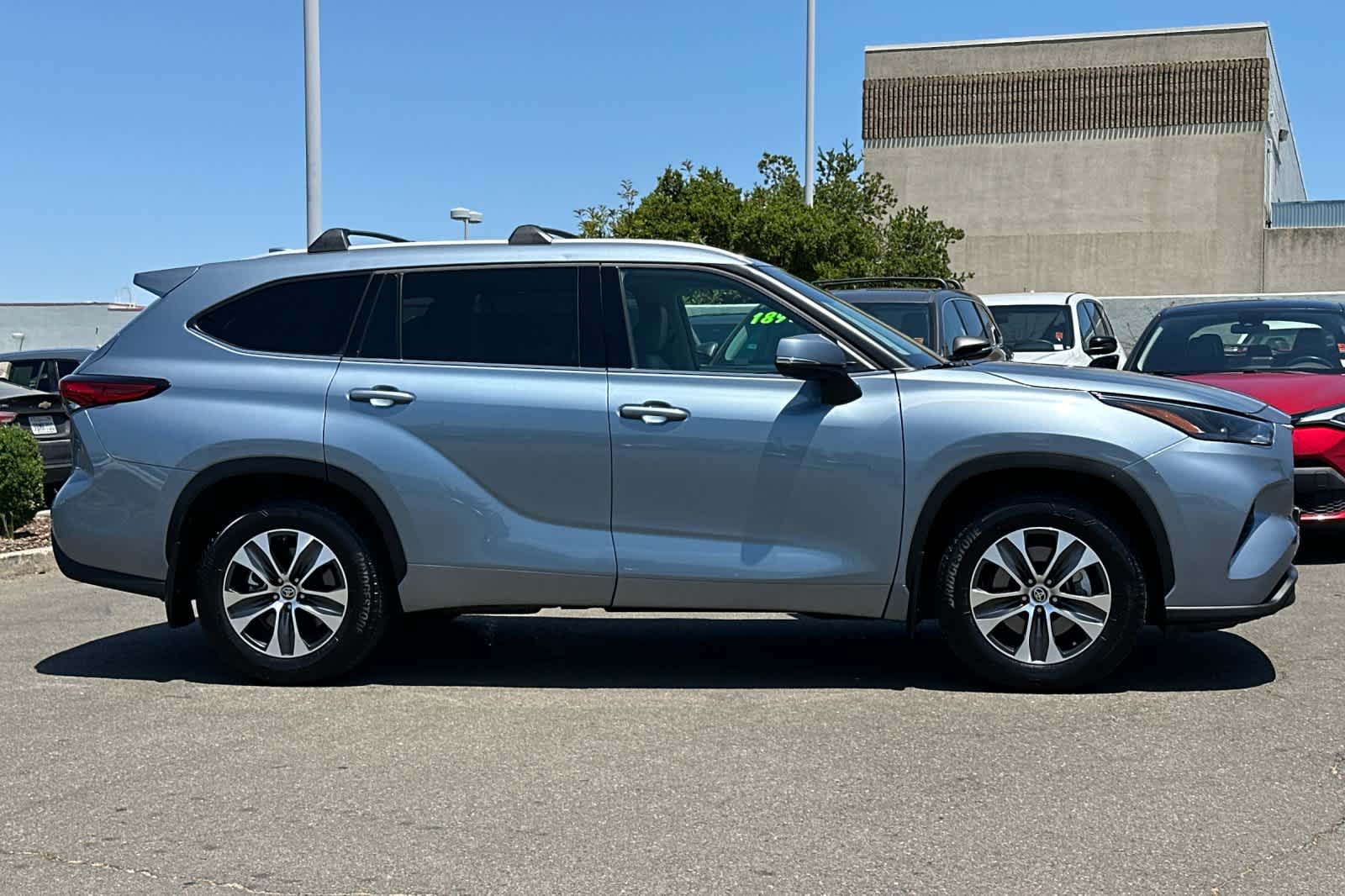 Thumbnail: 2022 Toyota Highlander - 6