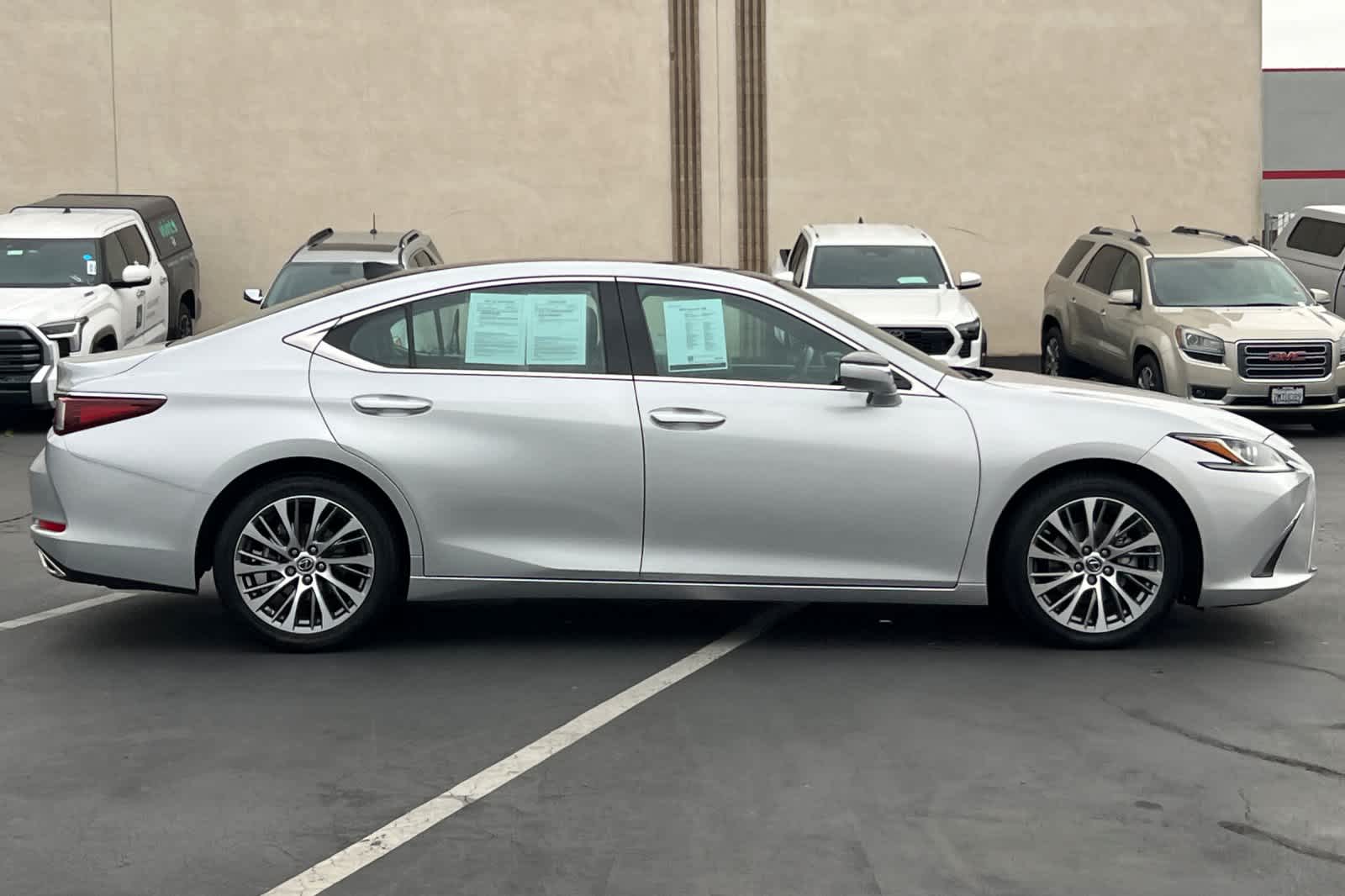 Thumbnail: 2019 Lexus ES - 6