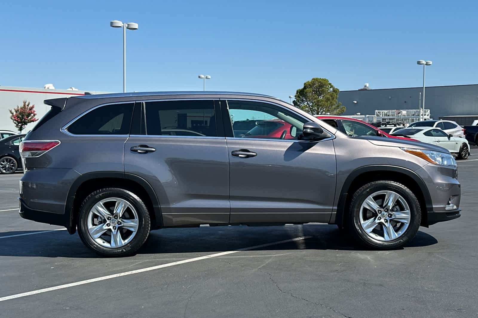 Thumbnail: 2014 Toyota Highlander - 6
