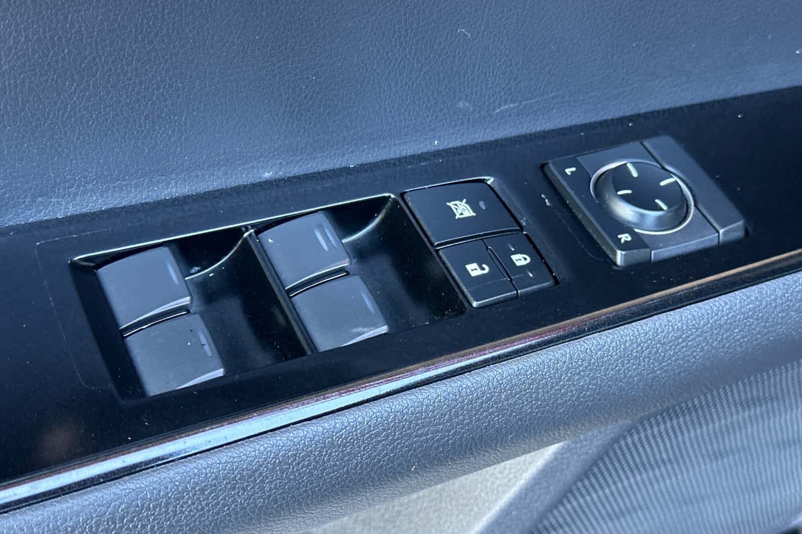 Thumbnail: 2023 Lexus UX - 12