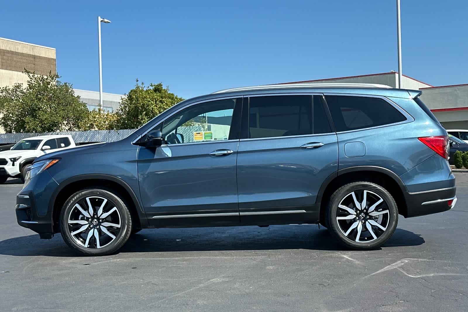 Thumbnail: 2019 Honda Pilot - 9