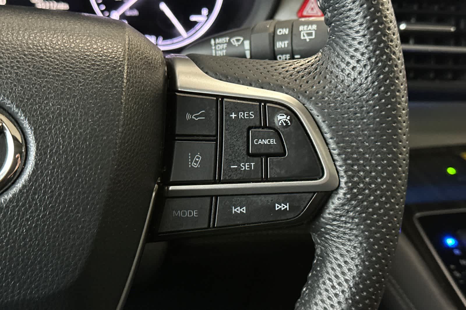 Thumbnail: 2022 Toyota Sienna - 28