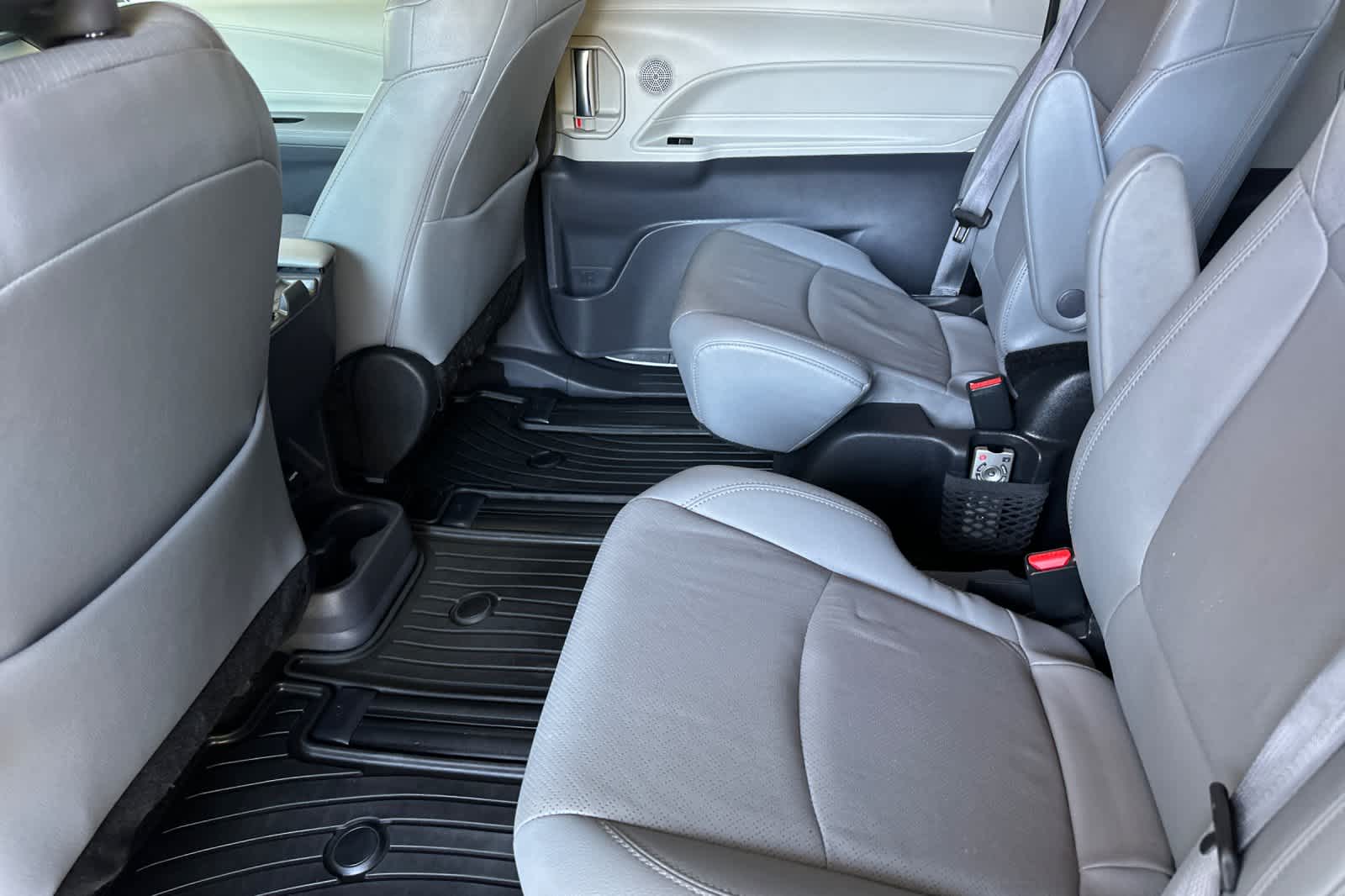 Thumbnail: 2023 Toyota Sienna - 4