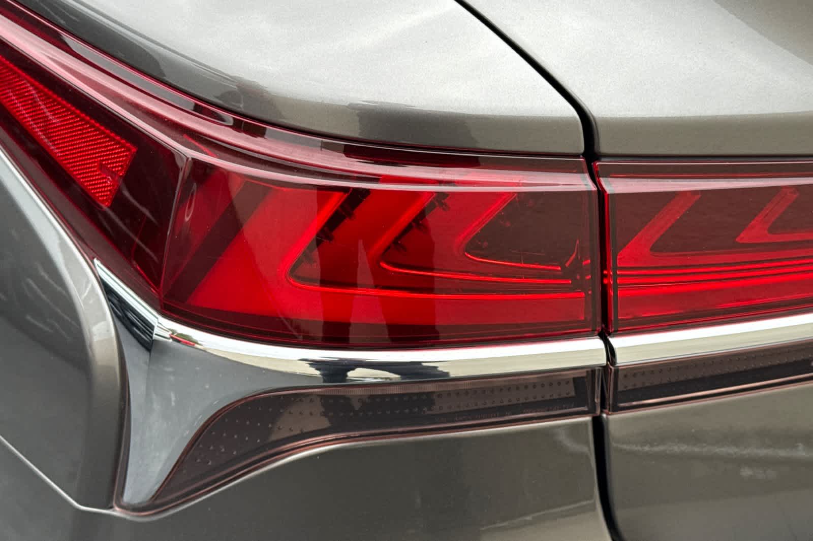 Thumbnail: 2018 Lexus LS - 15