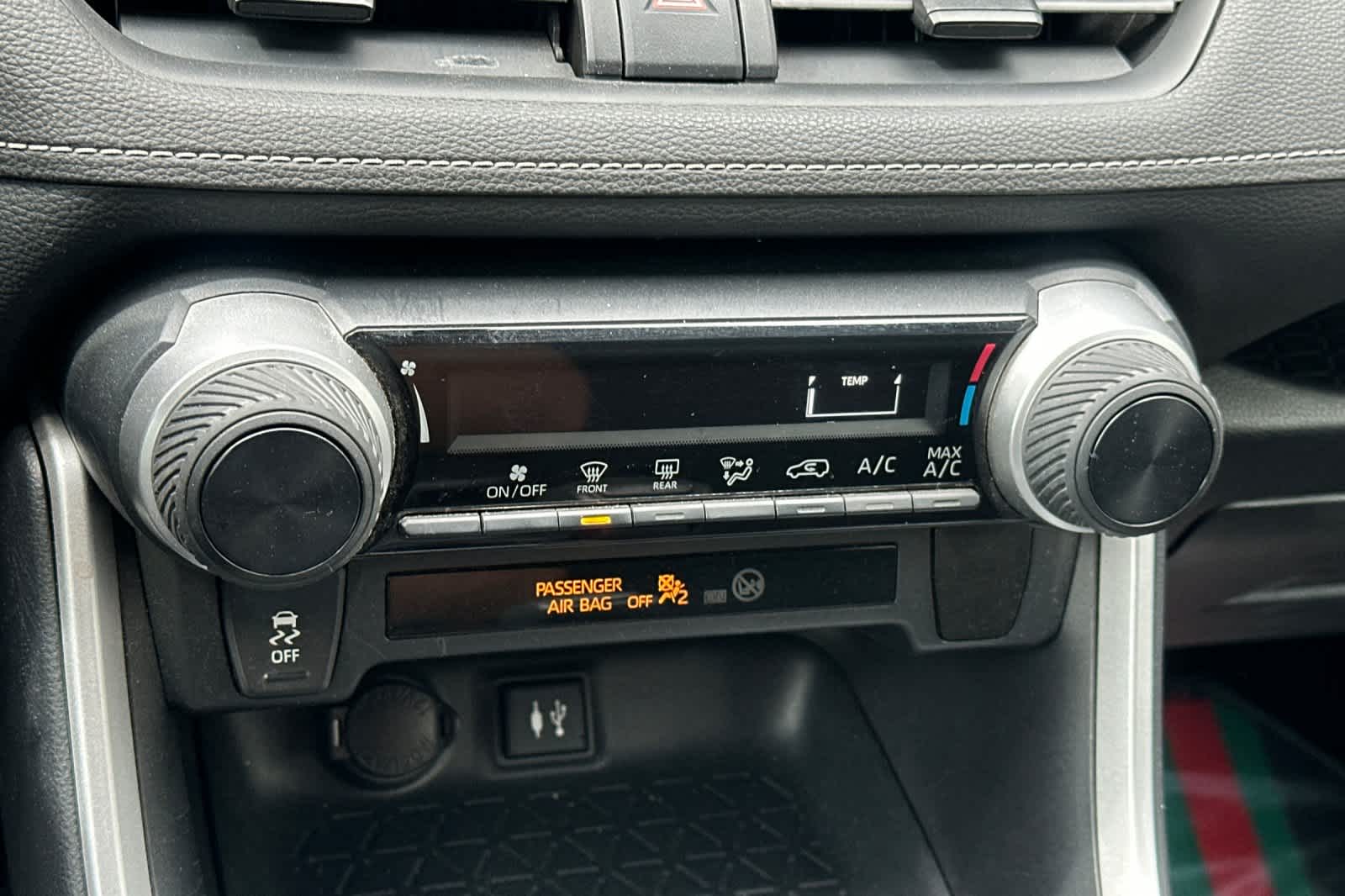 Thumbnail: 2019 Toyota RAV4 - 22