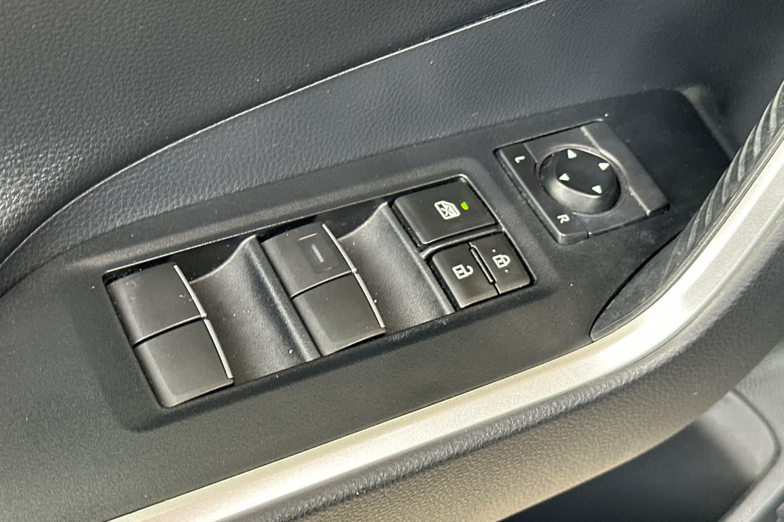 Thumbnail: 2019 Toyota RAV4 - 13