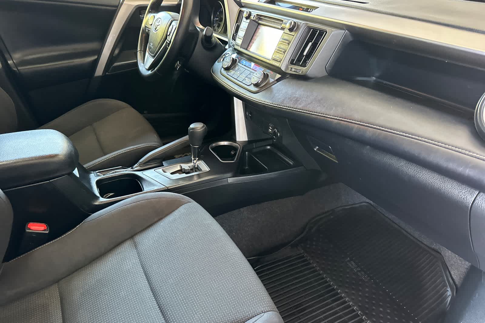 Thumbnail: 2018 Toyota RAV4 - 16