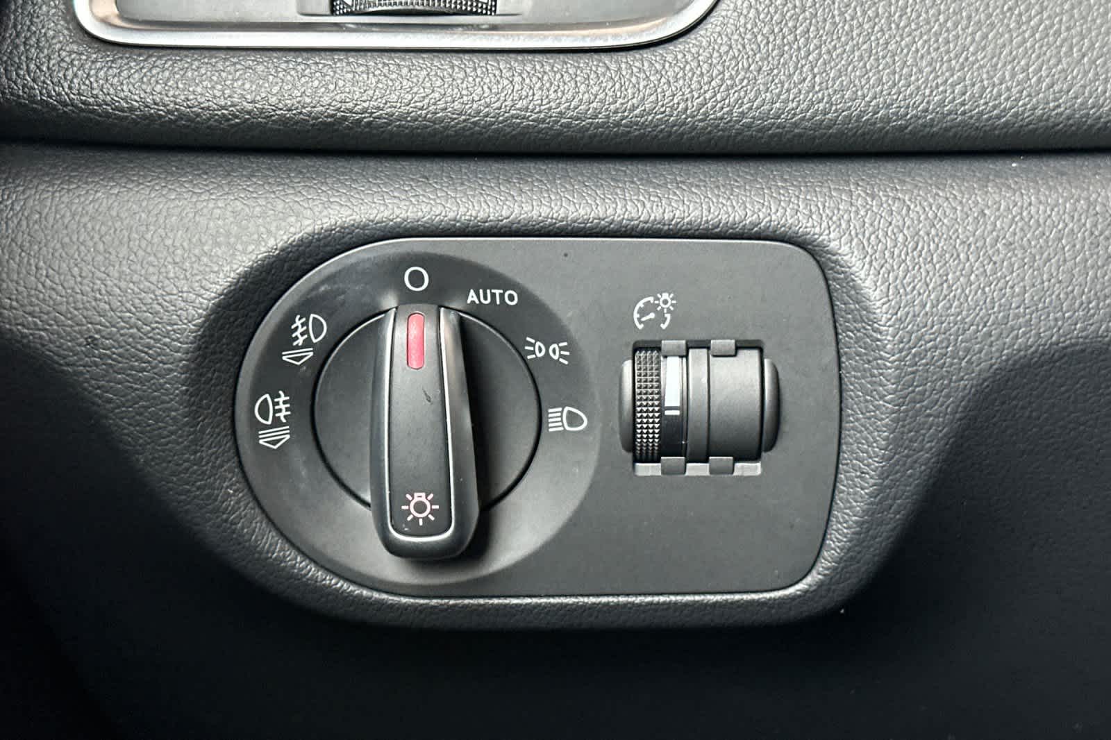 Thumbnail: 2015 Audi Q3 - 31