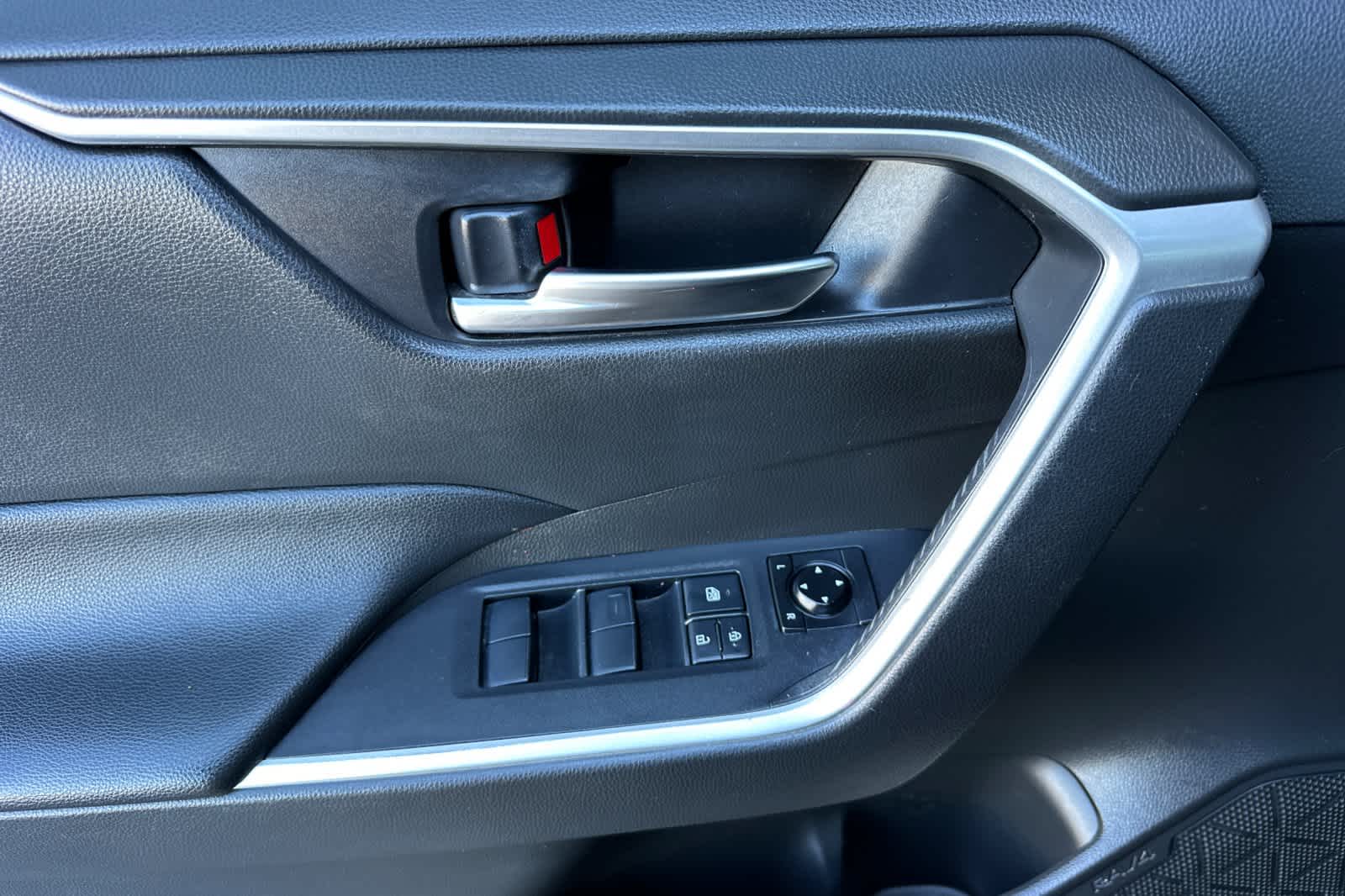 Thumbnail: 2020 Toyota RAV4 - 12