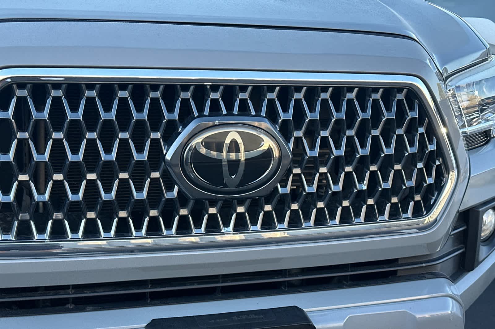 Thumbnail: 2019 Toyota Tacoma - 10