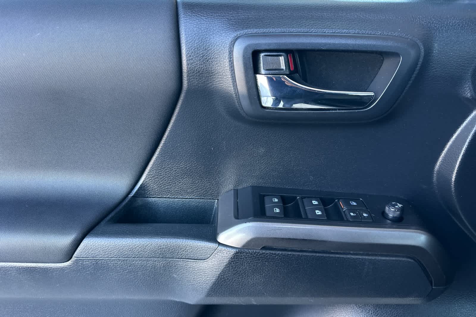 Thumbnail: 2019 Toyota Tacoma - 12