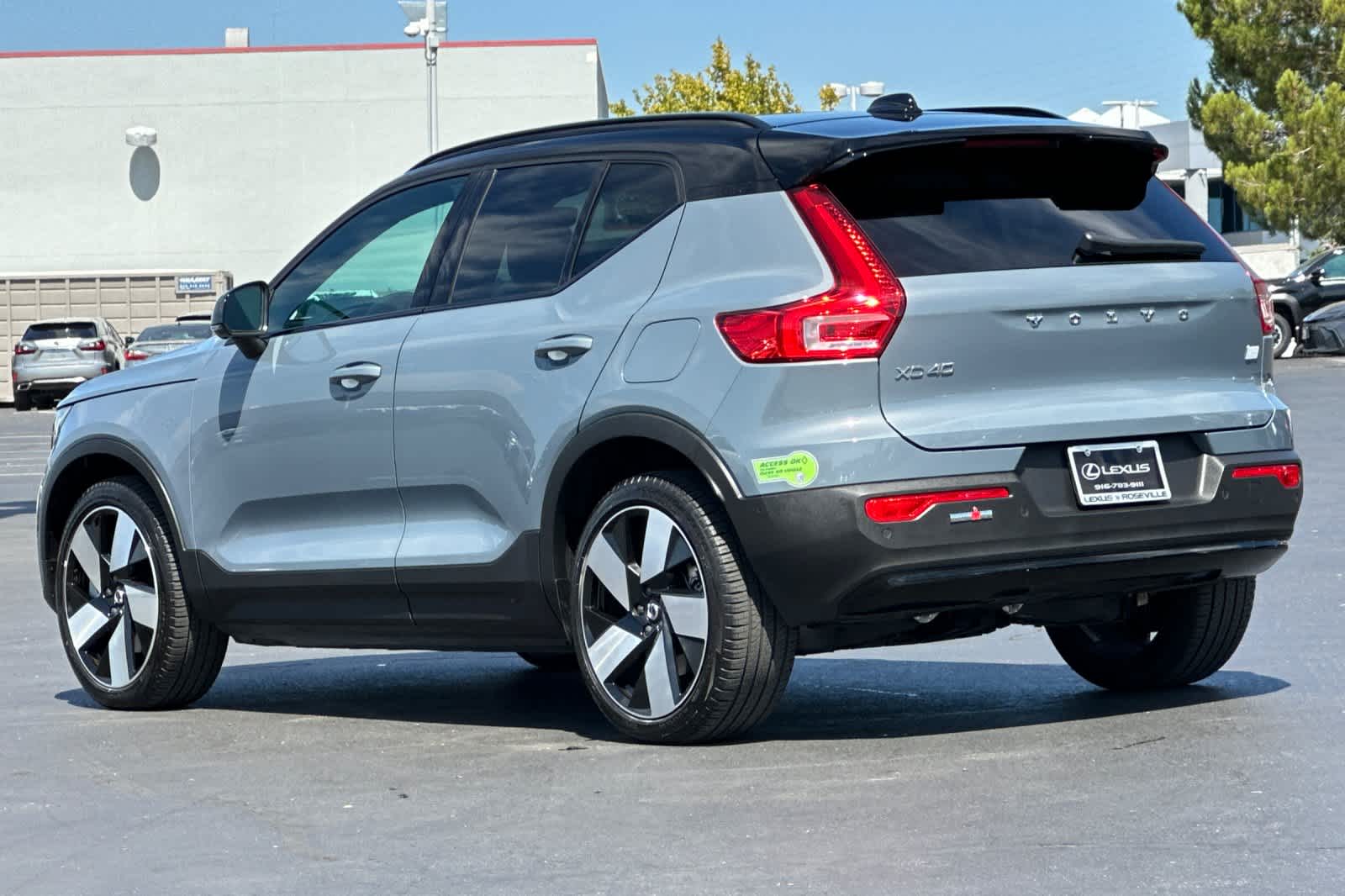 Thumbnail: 2023 Volvo XC40 - 7