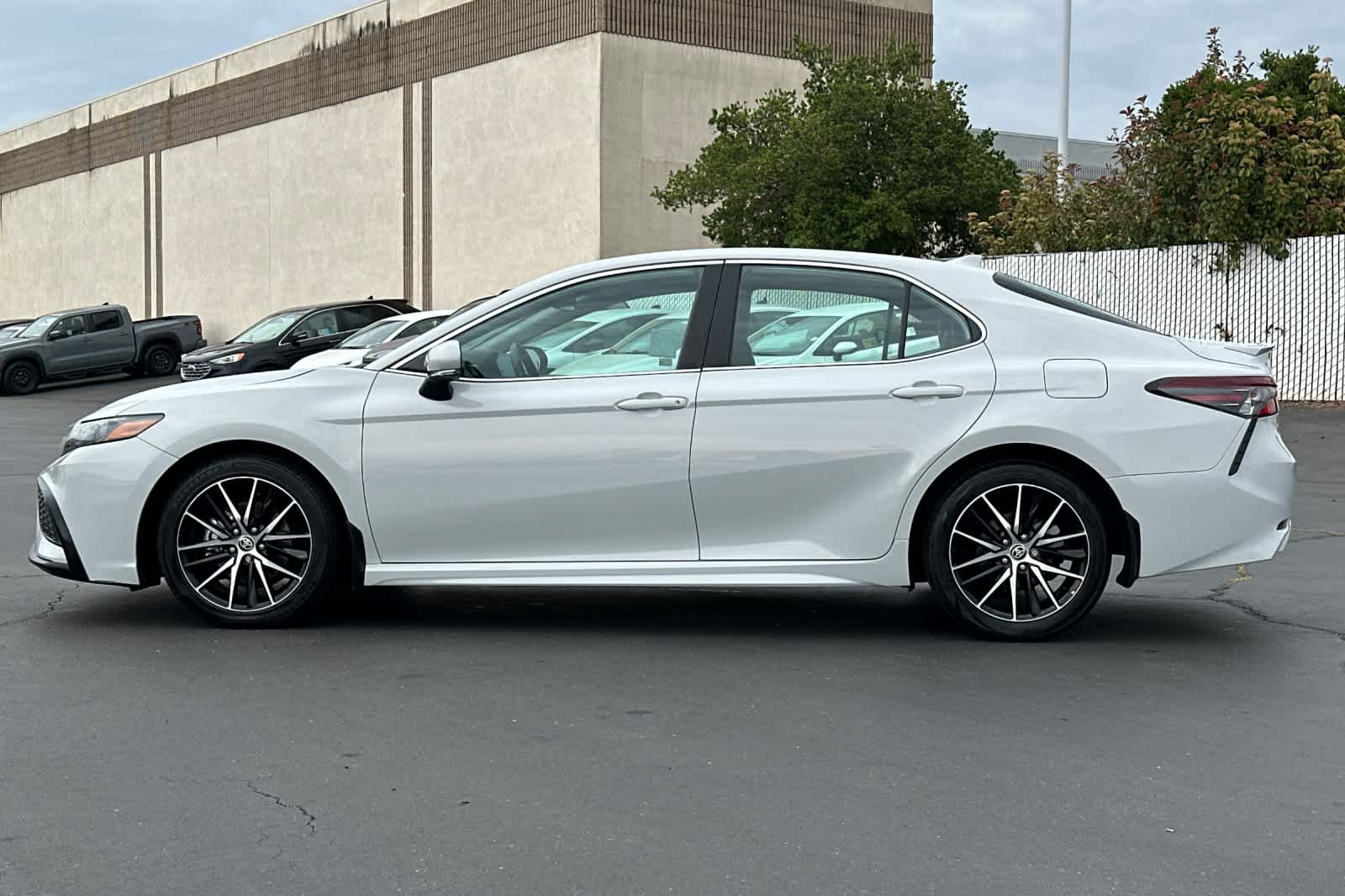 Thumbnail: 2023 Toyota Camry - 9