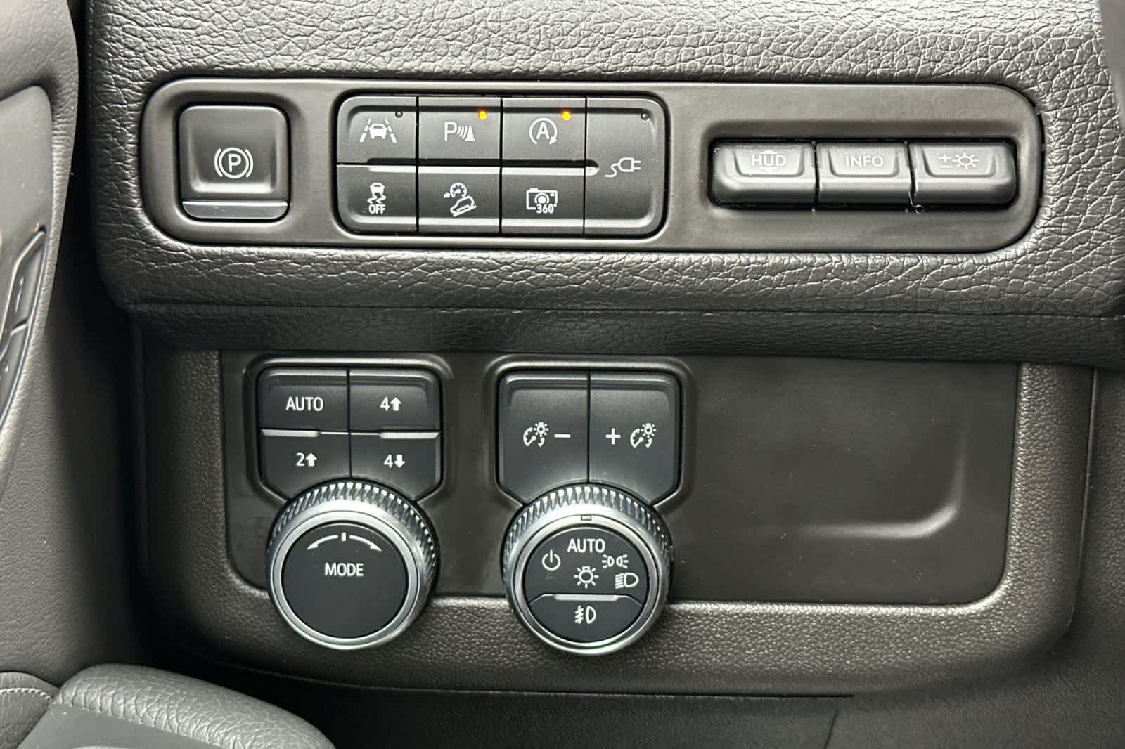 Thumbnail: 2022 GMC Yukon - 32