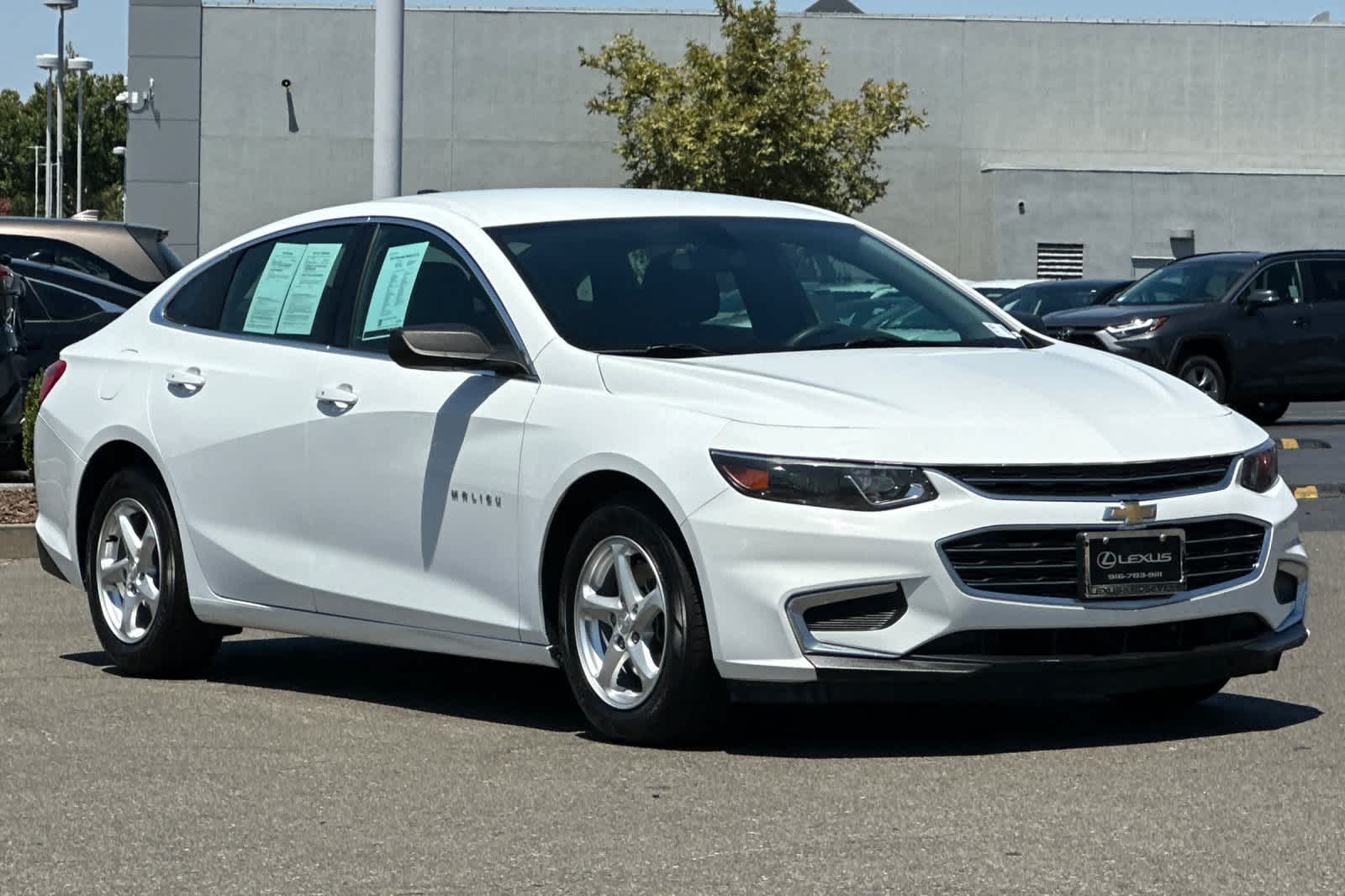 Thumbnail: 2017 Chevrolet Malibu - 5