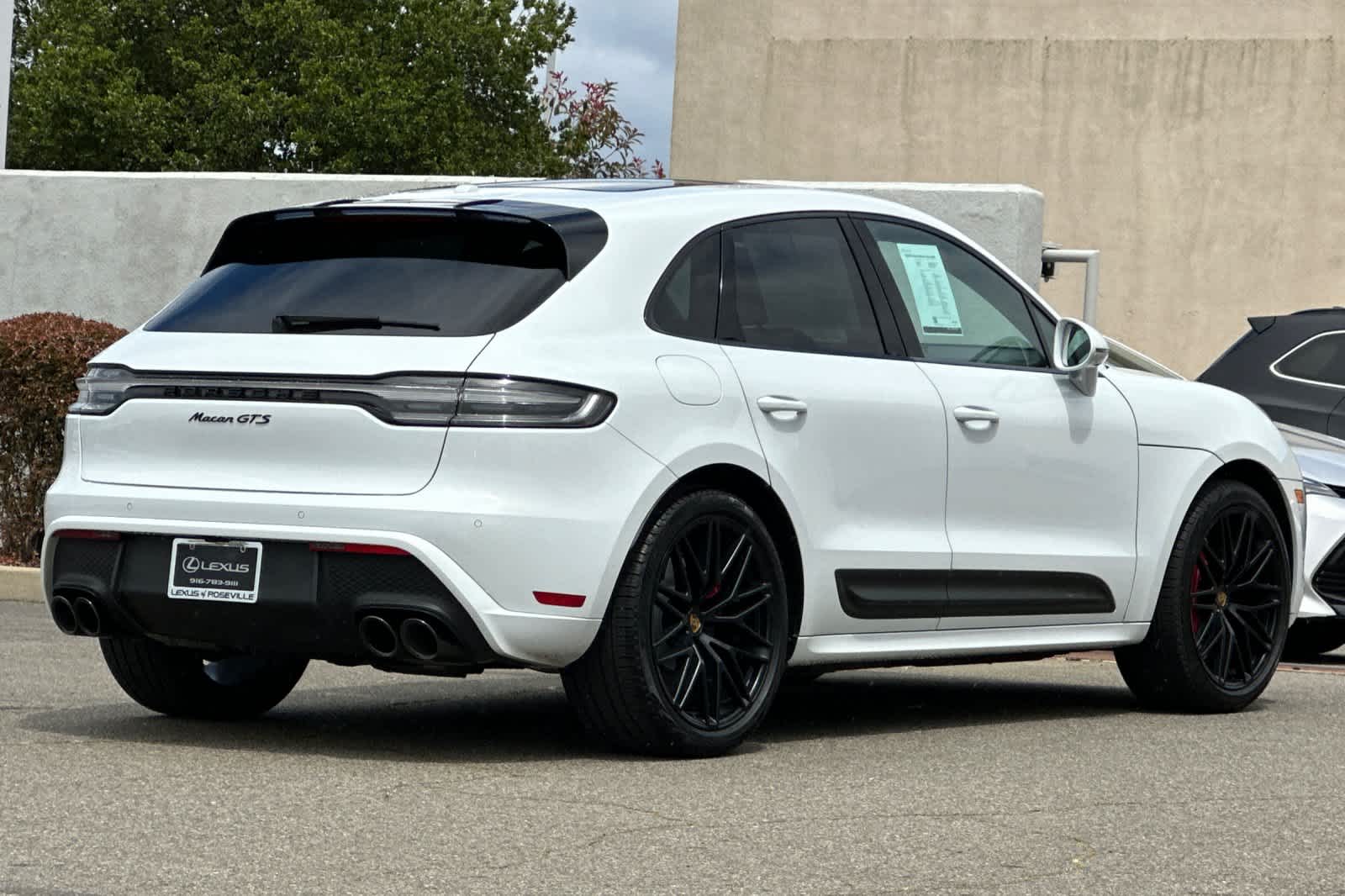 Thumbnail: 2023 Porsche Macan - 2