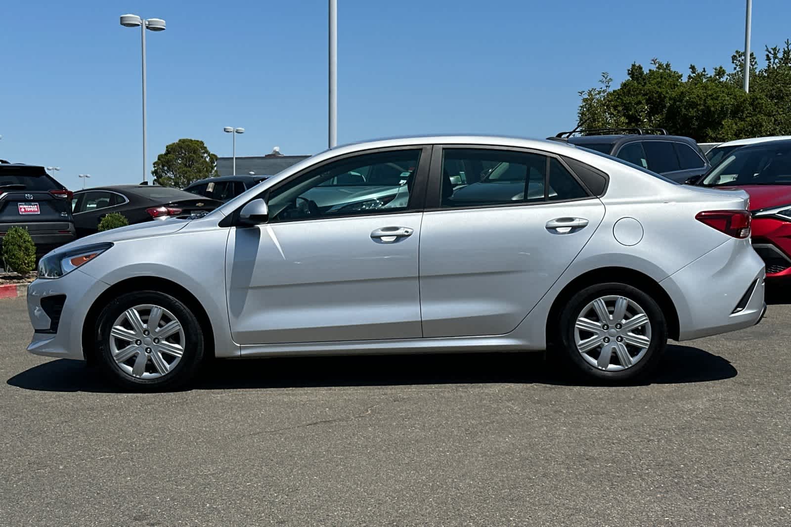 Thumbnail: 2022 Kia Rio - 9