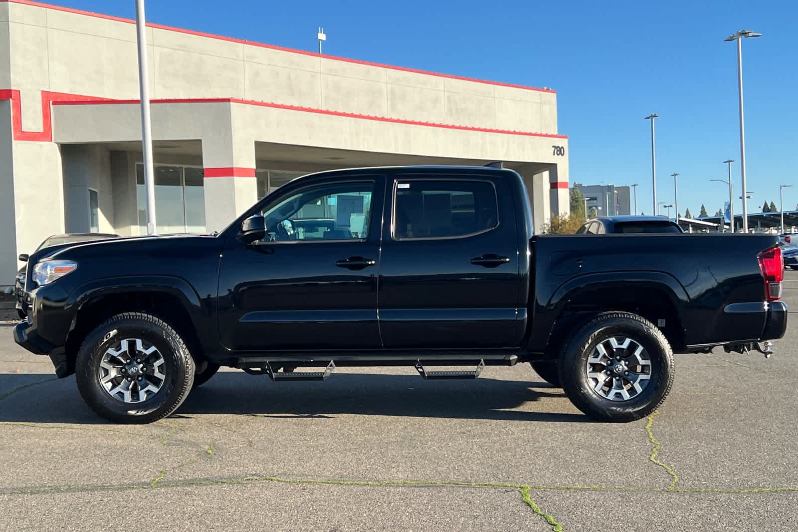 Thumbnail: 2019 Toyota Tacoma - 9