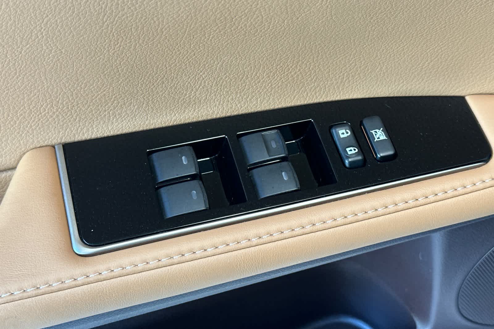 Thumbnail: 2016 Lexus ES - 13