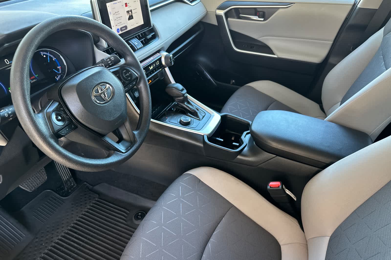 Thumbnail: 2024 Toyota RAV4 - 10