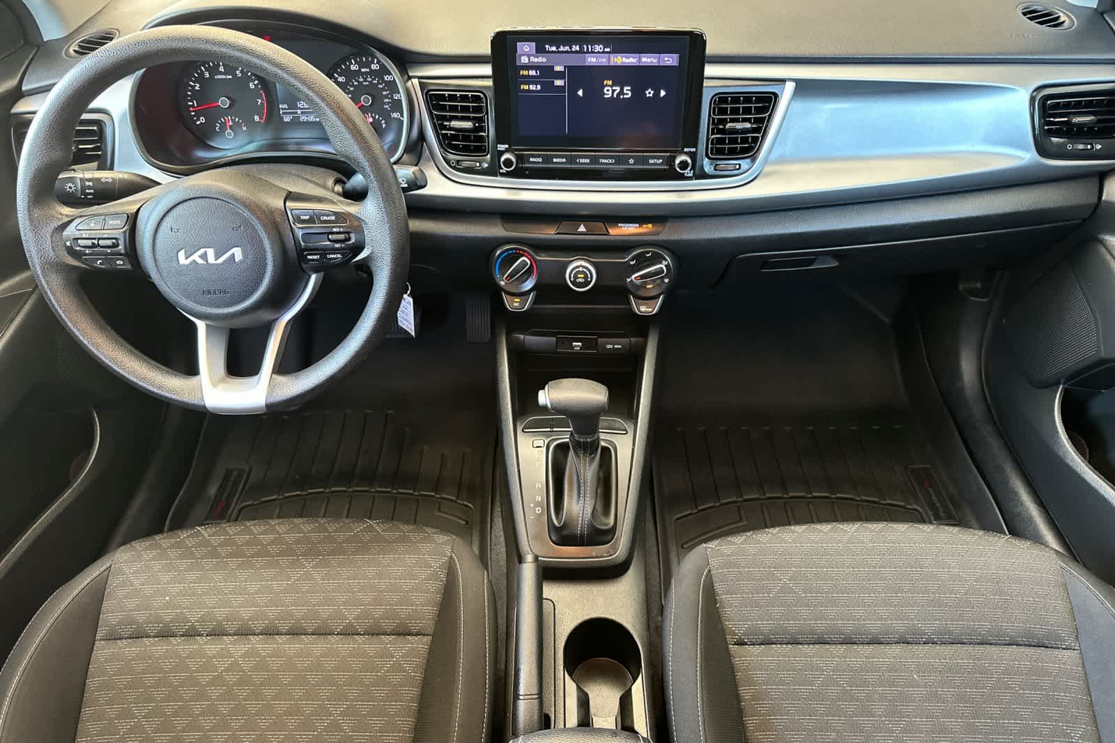 Thumbnail: 2022 Kia Rio - 3