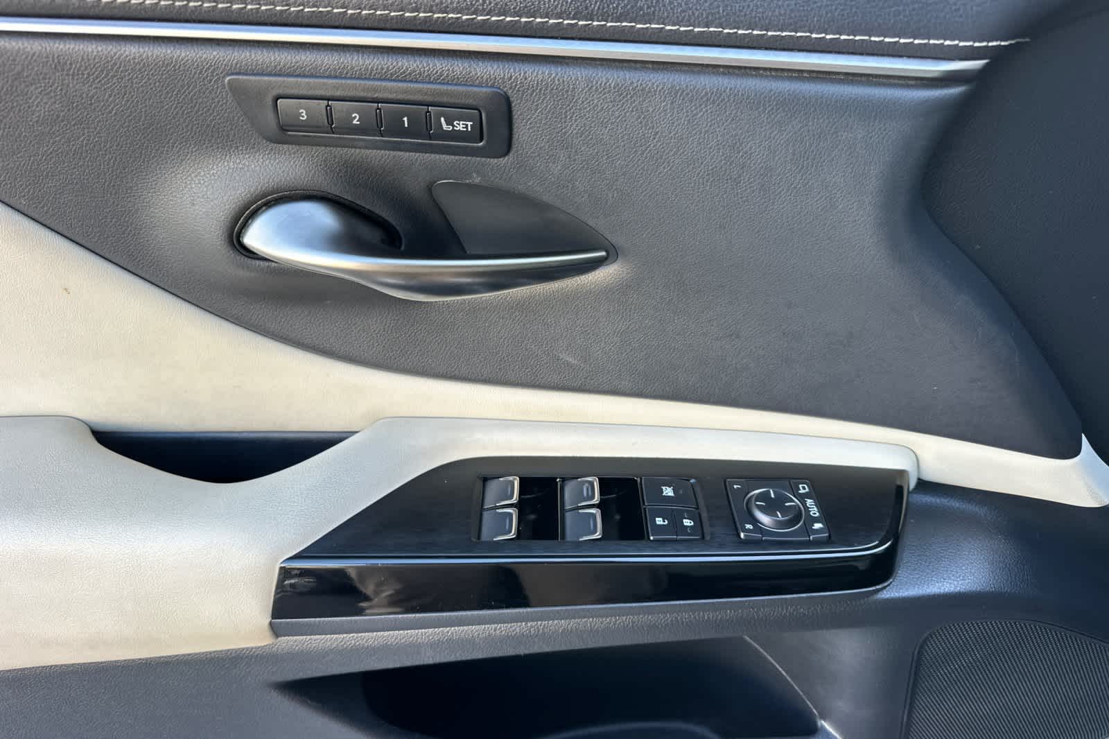 Thumbnail: 2023 Lexus ES - 12