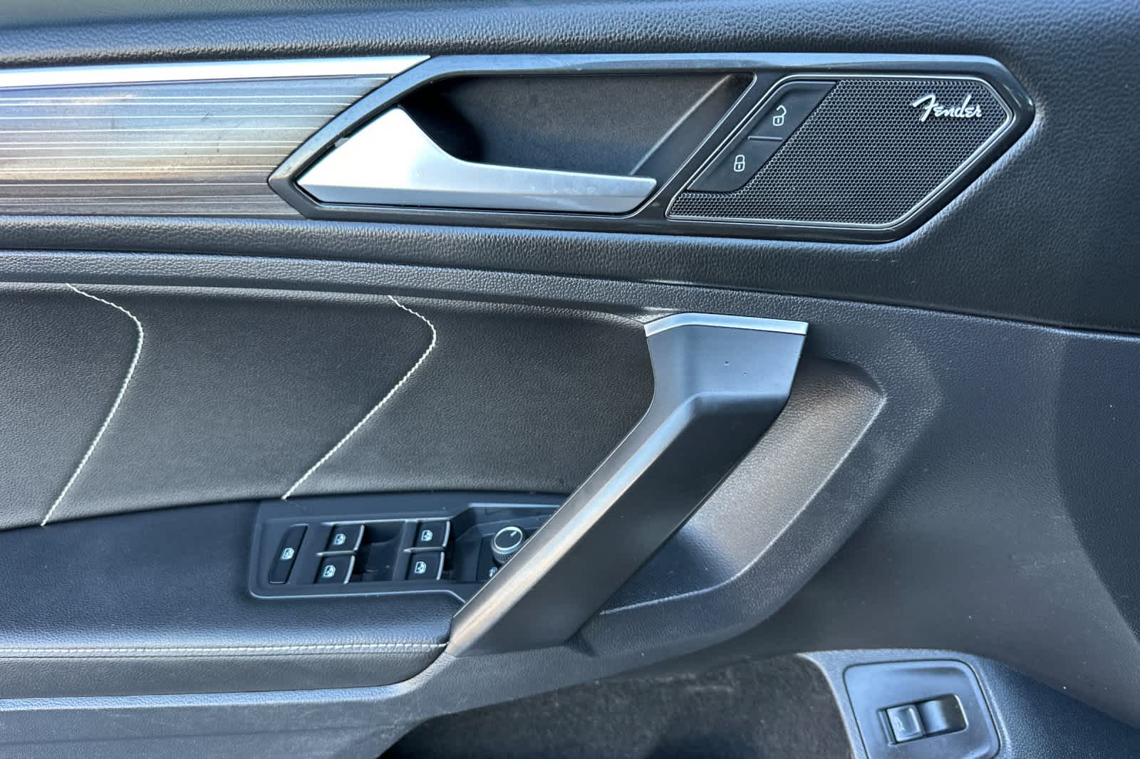 Thumbnail: 2023 Volkswagen Tiguan - 12