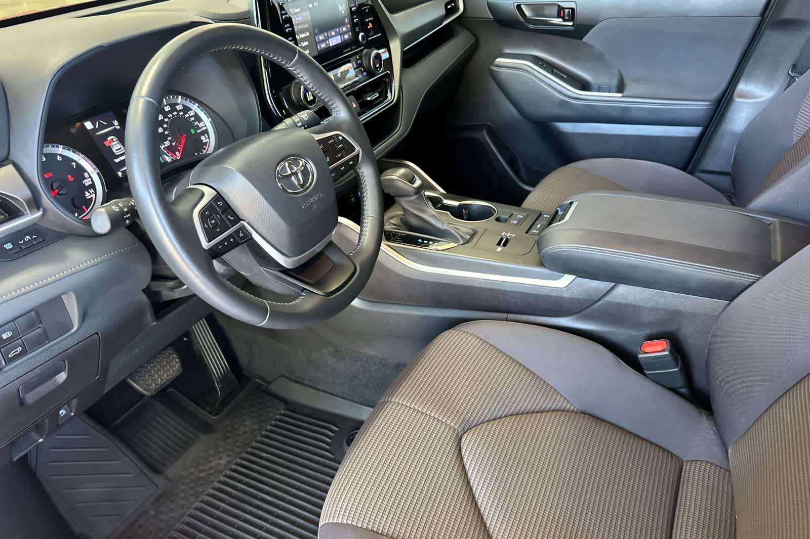 2022 Toyota Highlander LE 11