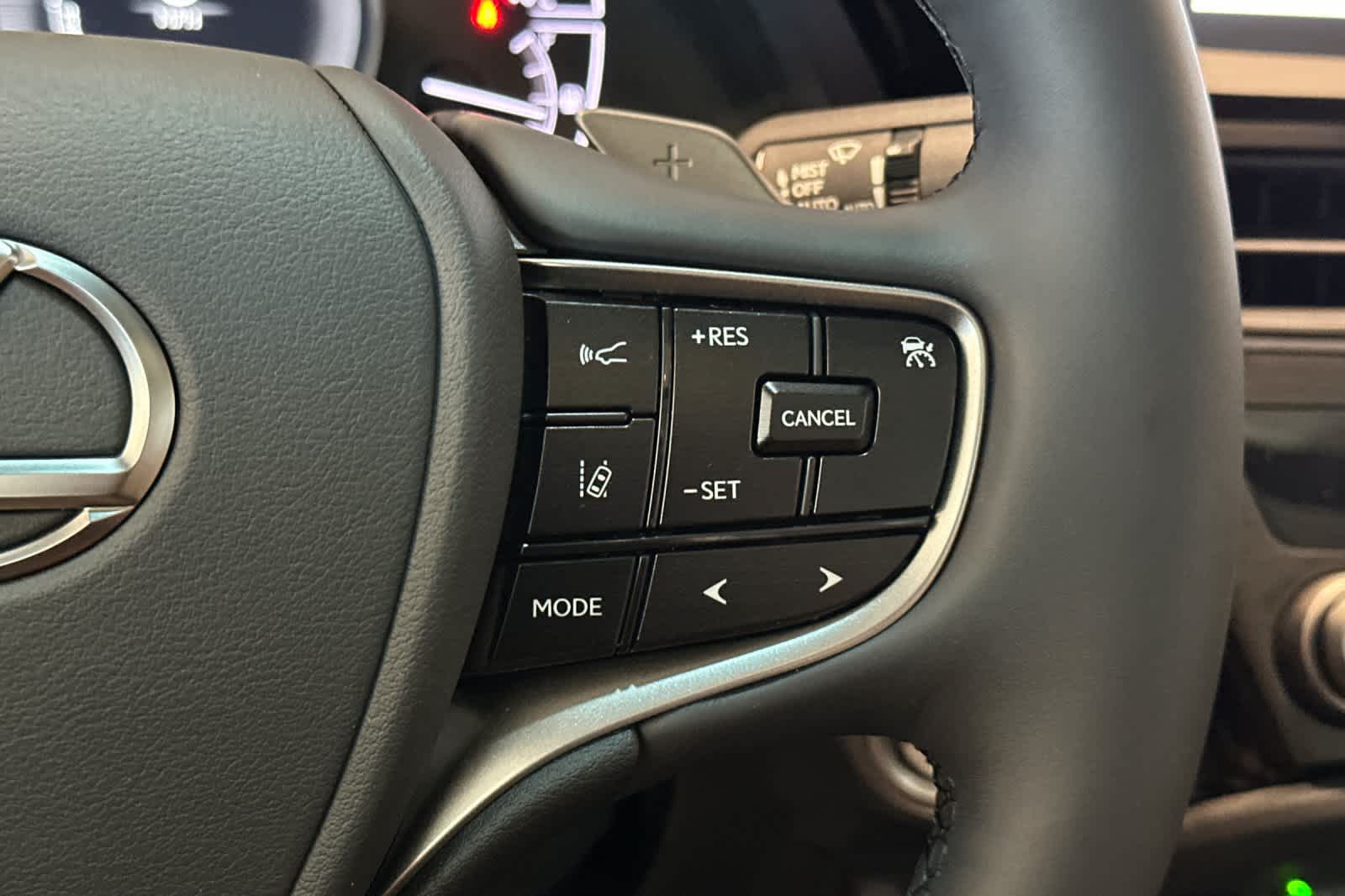 Thumbnail: 2025 Lexus ES - 25