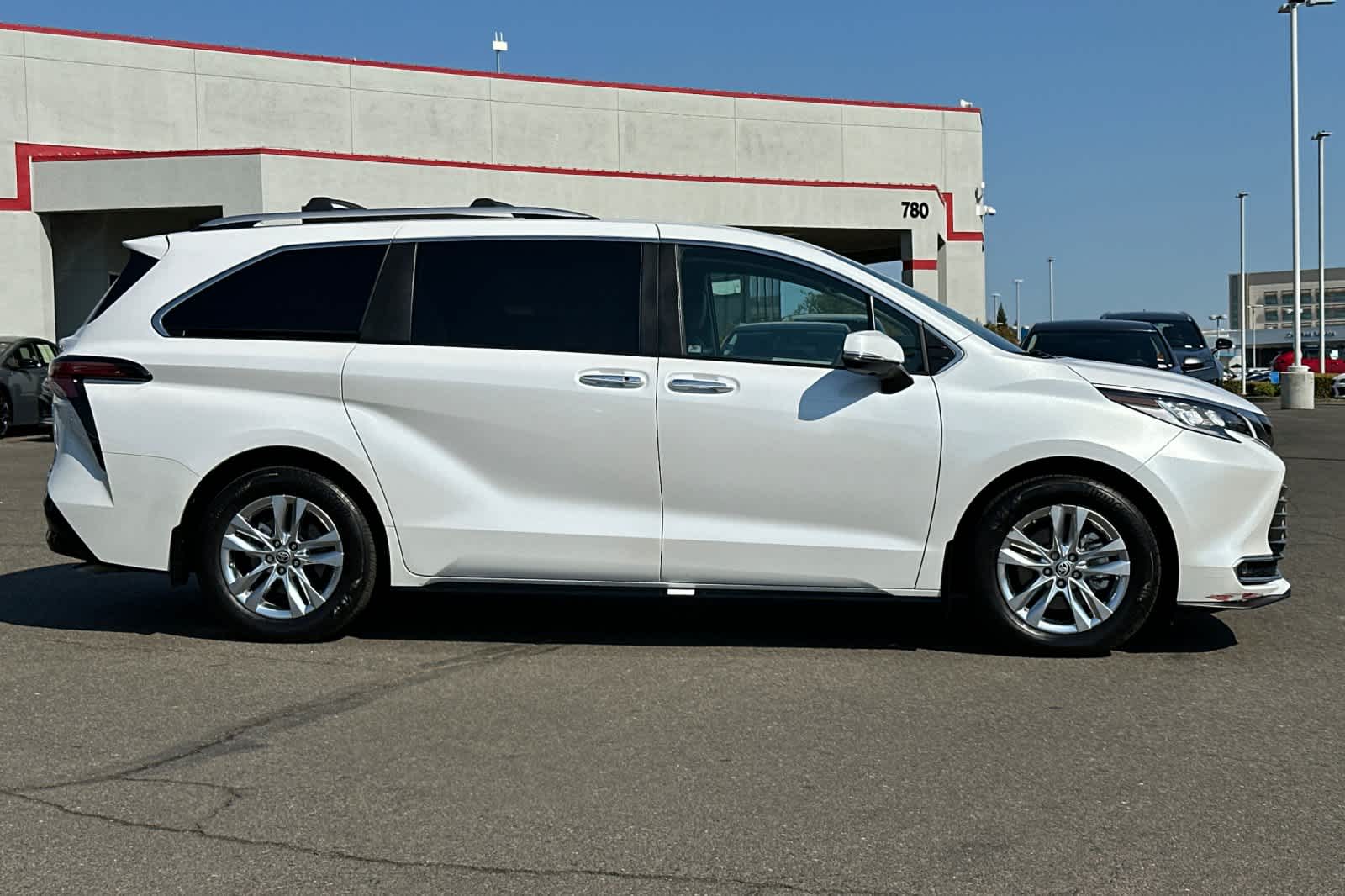 Thumbnail: 2023 Toyota Sienna - 6