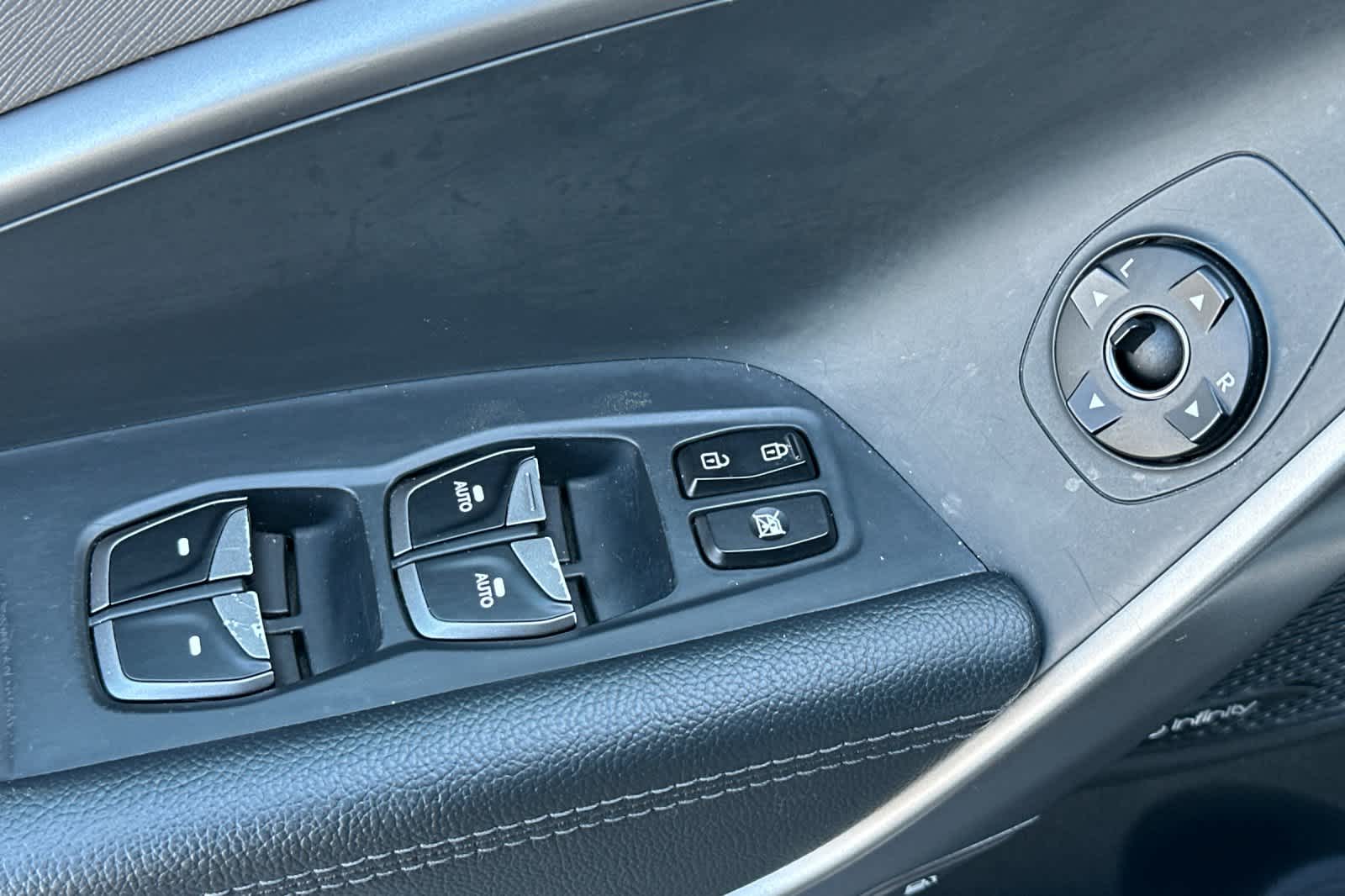 Thumbnail: 2017 Hyundai Santa Fe - 13