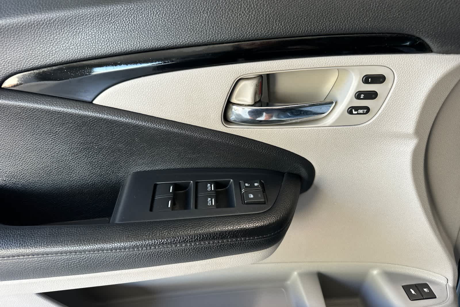 Thumbnail: 2019 Honda Pilot - 12