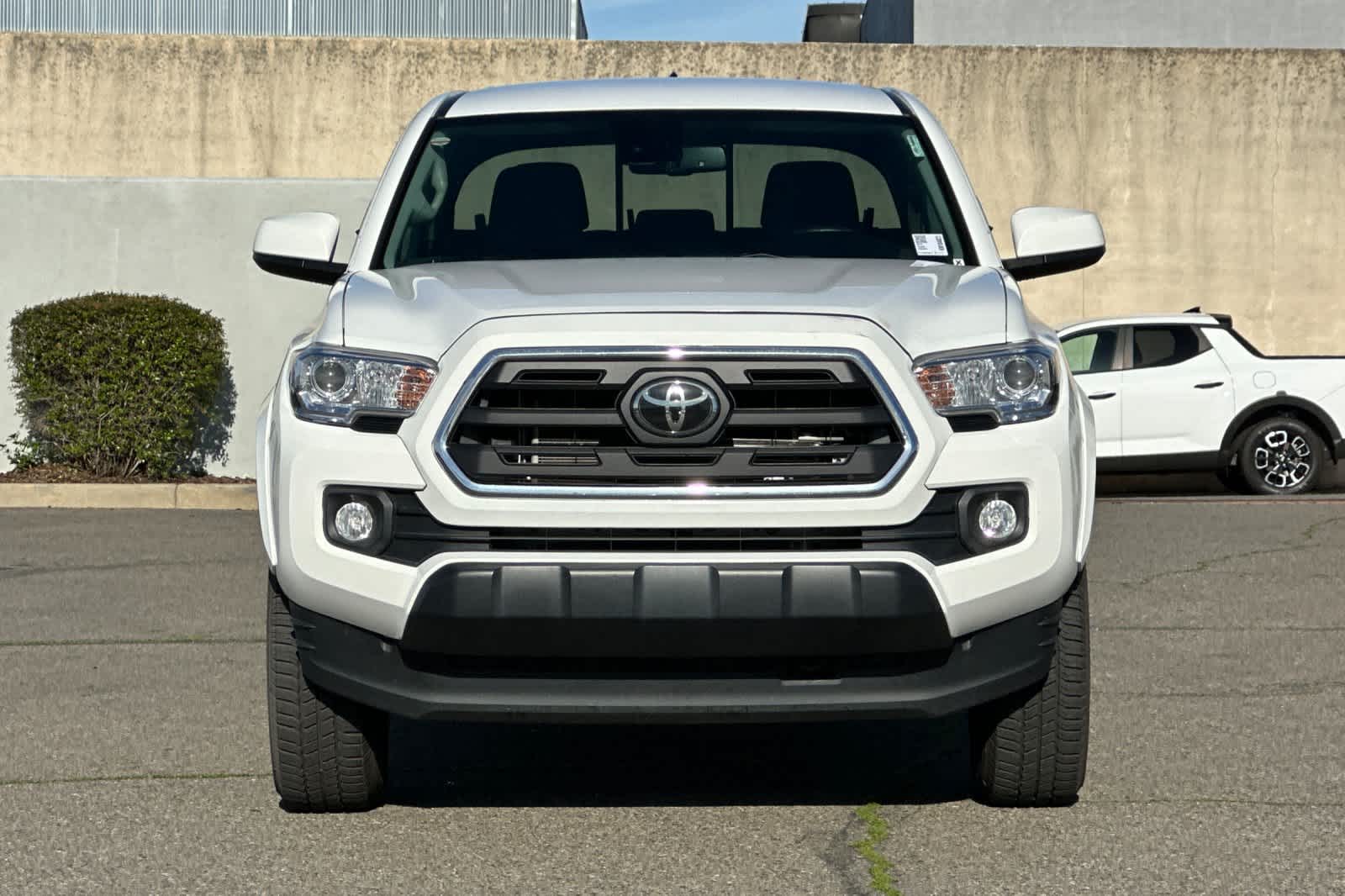 Thumbnail: 2019 Toyota Tacoma - 10