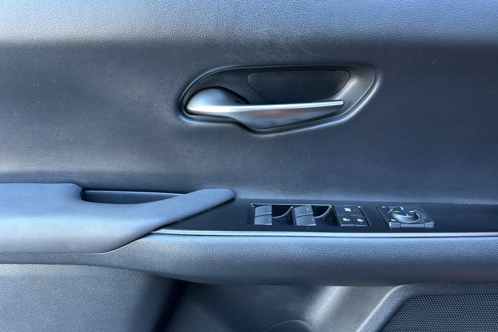 Thumbnail: 2019 Lexus UX - 12