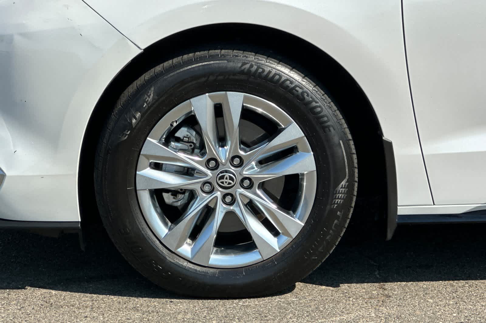 Thumbnail: 2023 Toyota Sienna - 33