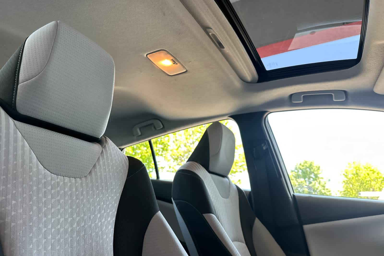 2016 Toyota Prius Three 17