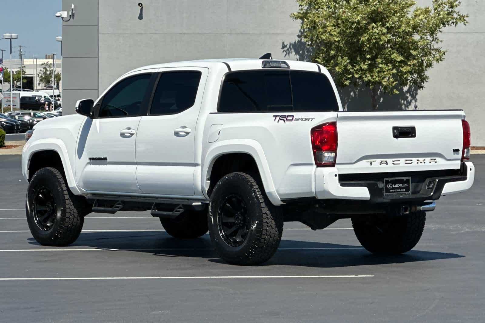 Thumbnail: 2017 Toyota Tacoma - 7