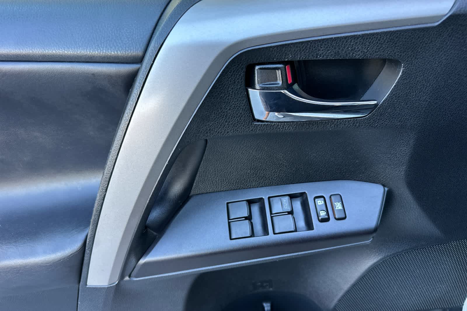 Thumbnail: 2018 Toyota RAV4 - 12