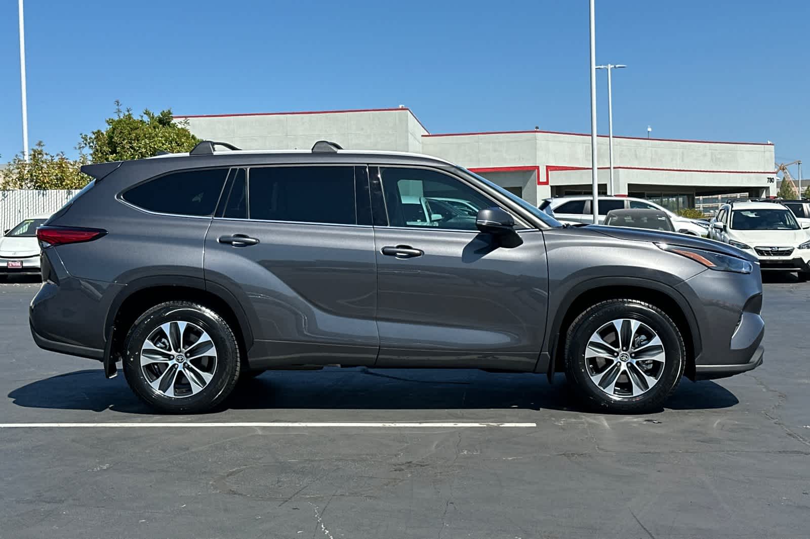 Thumbnail: 2022 Toyota Highlander - 6