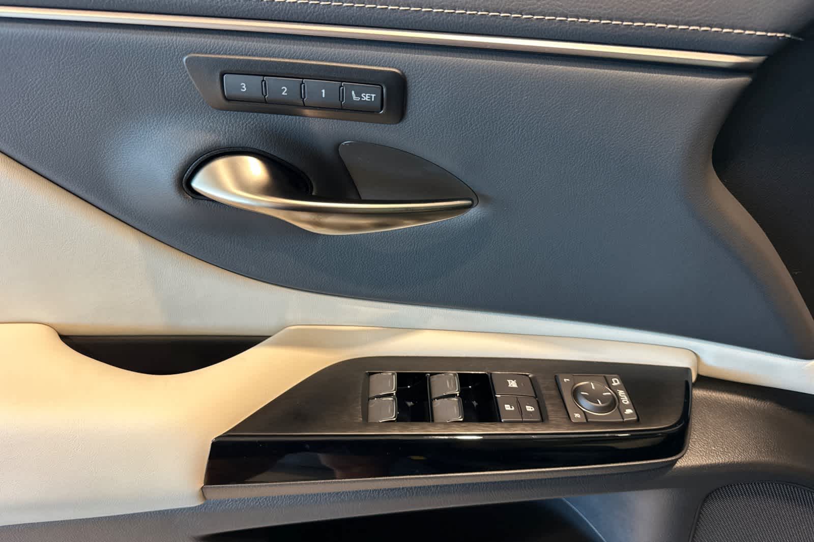 Thumbnail: 2025 Lexus ES - 12