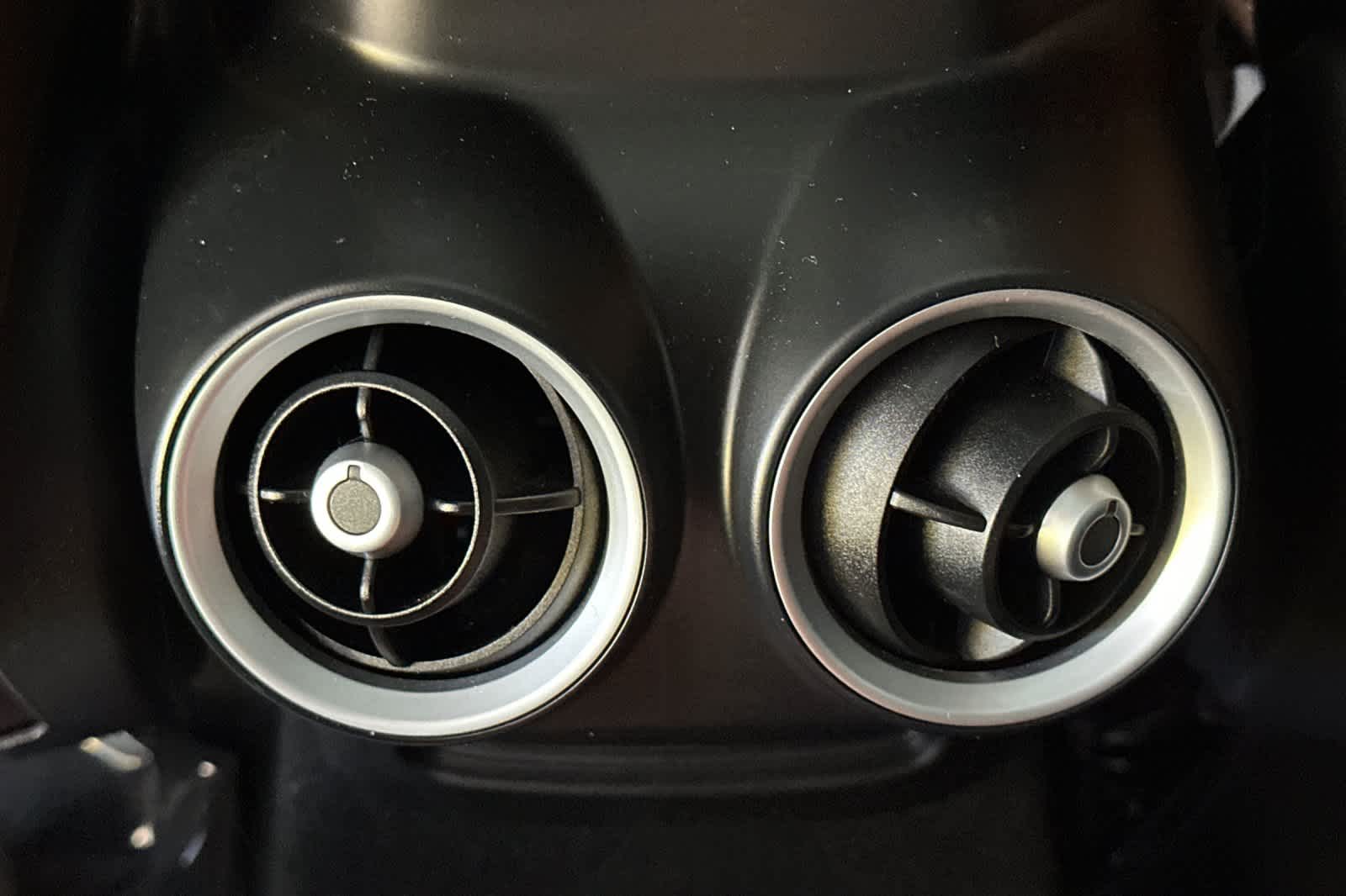 Thumbnail: 2022 Alfa Romeo Stelvio - 14